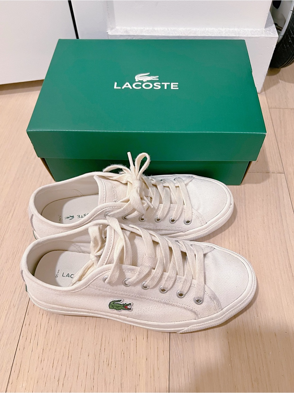 Lacoste canvas sneaker